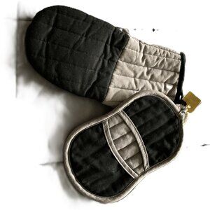 NEW- Thermal Oven mitt and potholder set Black & Gray - Cotton Valley